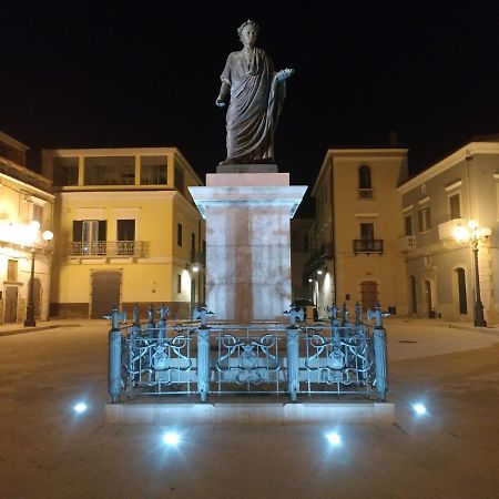 Bed And Breakfast In Piazza Orazio เวโนซา ภายนอก รูปภาพ