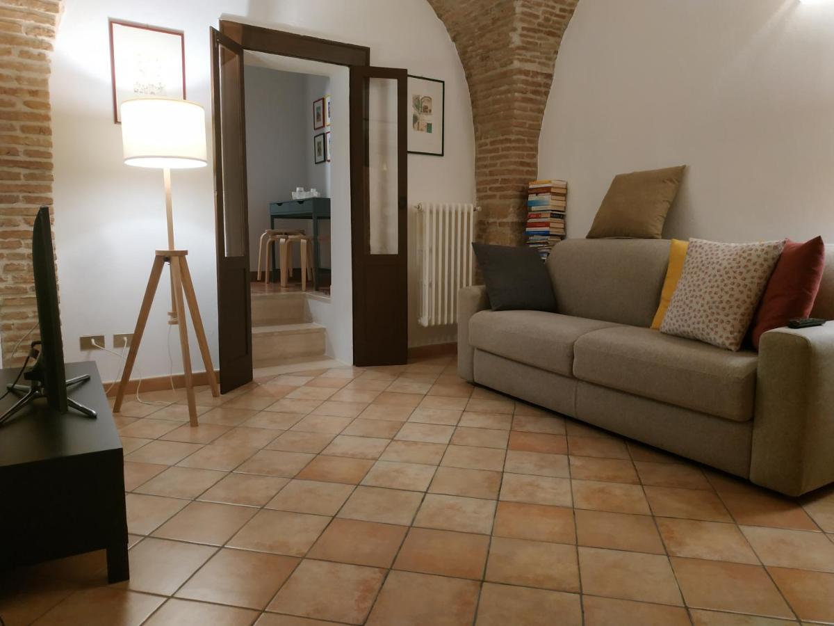 Bed And Breakfast In Piazza Orazio เวโนซา ภายนอก รูปภาพ