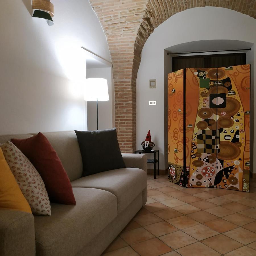 Bed And Breakfast In Piazza Orazio เวโนซา ภายนอก รูปภาพ
